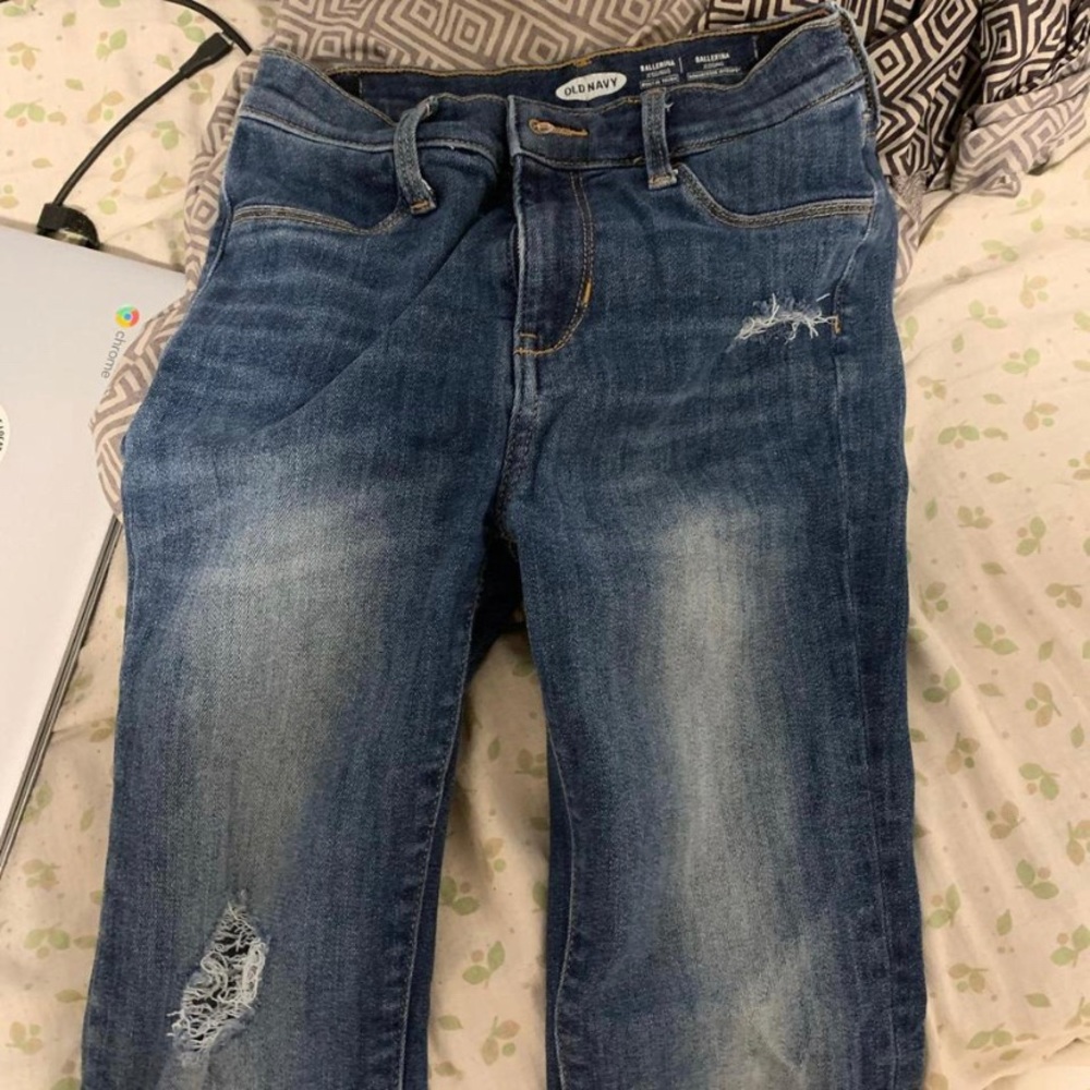 medium light washed ripped jeans